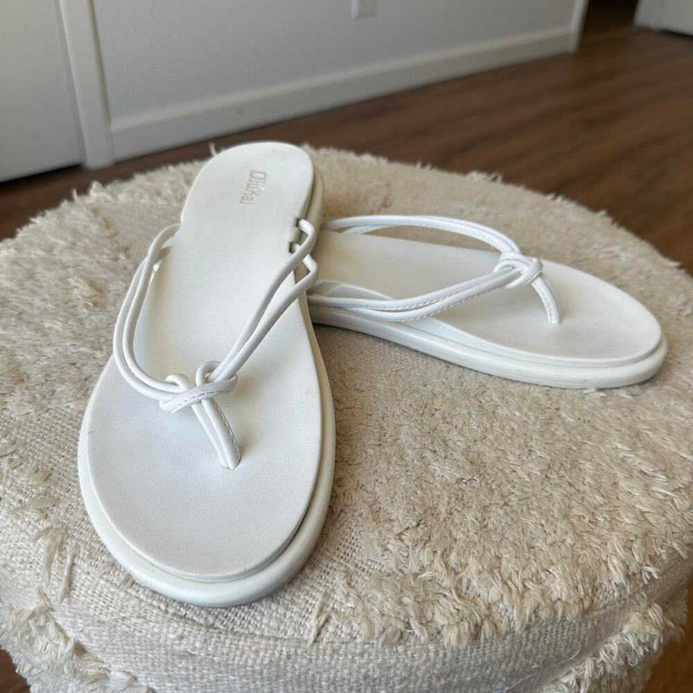 OLUKAI Aka Woman’s White Beach Water Resistant Sandals Size 7.5